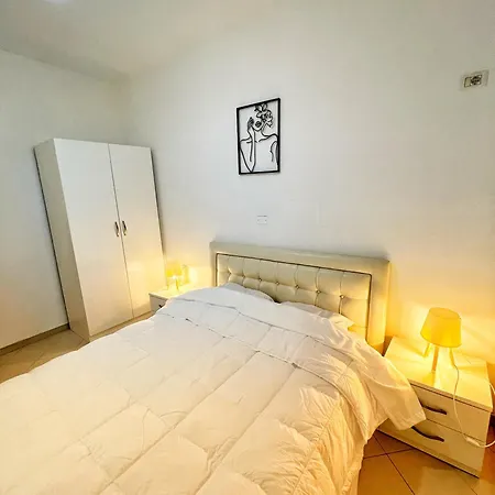 E2 Apartment *