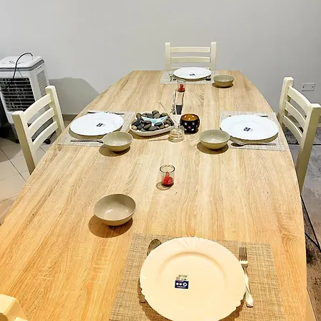 E2 Apartment *
